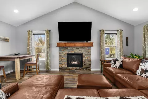 152 Blacktail Dr, Williston, ND 58801 photo 16