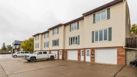 904 2nd St NW, Mandan, ND 58554
