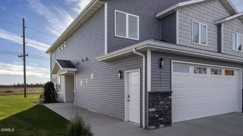 3811 Stacy Dr, Bismarck, ND 58504