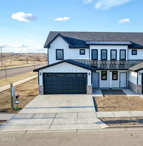 501 46th St E, Williston, ND 58801