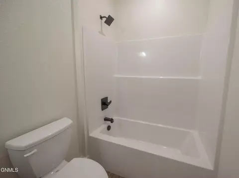 Bath - 503 46th St E, Williston, ND 58801 photo 5 of 7