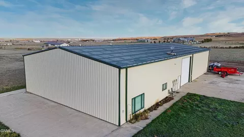 13303 49th Ln NW, Williston, ND 58801