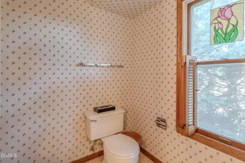 Bath - 324 N Brandon Loop, Bismarck, ND 58503 photo 4 of 10