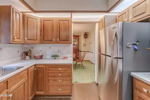 Kitchen - 324 N Brandon Loop, Bismarck, ND 58503 photo 6 of 7