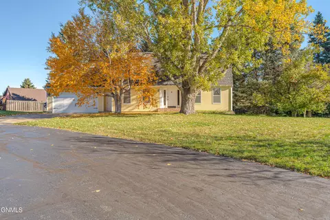 324 N Brandon Loop, Bismarck, ND 58503