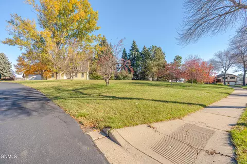 Exterior - 324 N Brandon Loop, Bismarck, ND 58503 photo 13 of 13