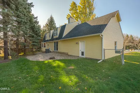 Exterior - 324 N Brandon Loop, Bismarck, ND 58503 photo 11 of 13