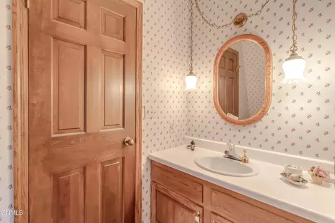 Bath - 324 N Brandon Loop, Bismarck, ND 58503 photo 6 of 10