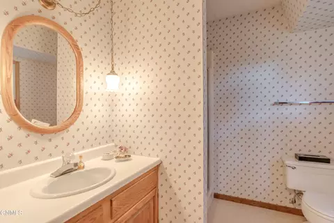 Bath - 324 N Brandon Loop, Bismarck, ND 58503 photo 3 of 10
