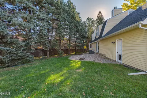 Exterior - 324 N Brandon Loop, Bismarck, ND 58503 photo 12 of 13