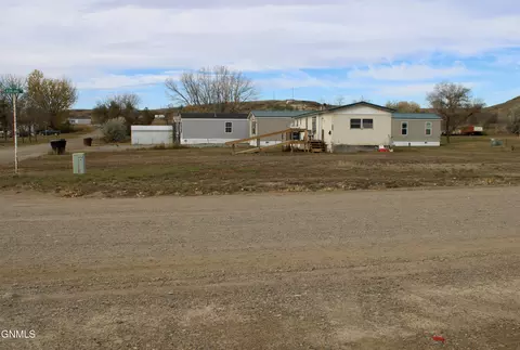 905 7th St, Fairview, MT 59221