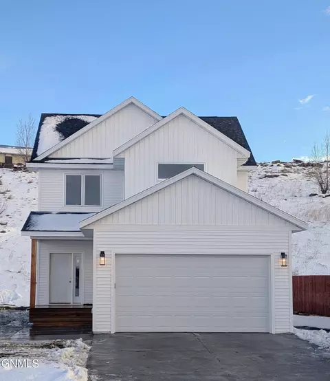 508 8th St NW, Watford City, ND 58854