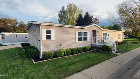 4251 Claridge Loop, Bismarck, ND 58503