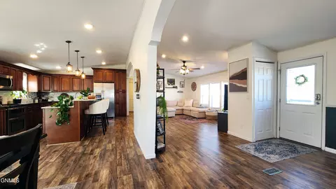 4251 Claridge Loop, Bismarck, ND 58503 photo 11