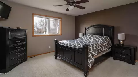 4470 Turnbow Ln, Bismarck, ND 58503 photo 10