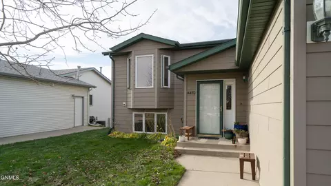 4470 Turnbow Ln, Bismarck, ND 58503 photo 2
