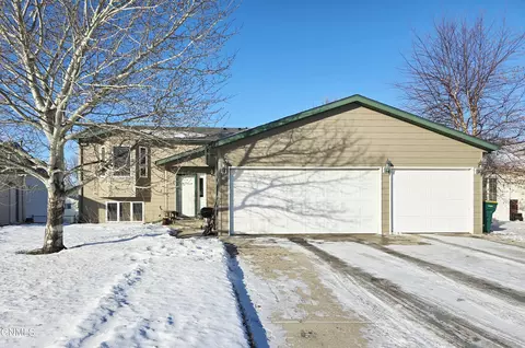 4470 Turnbow Ln, Bismarck, ND 58503
