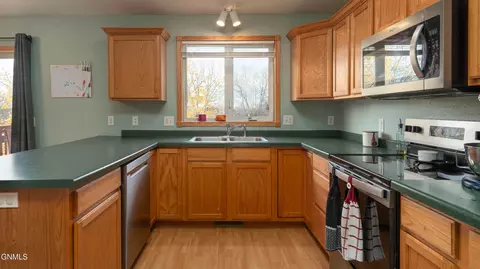 4470 Turnbow Ln, Bismarck, ND 58503 photo 9