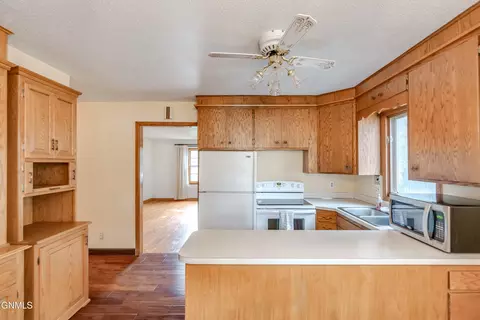 1317 Mohawk St, Bismarck, ND 58501 photo 11