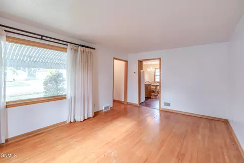 1317 Mohawk St, Bismarck, ND 58501 photo 6