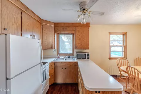 1317 Mohawk St, Bismarck, ND 58501 photo 8