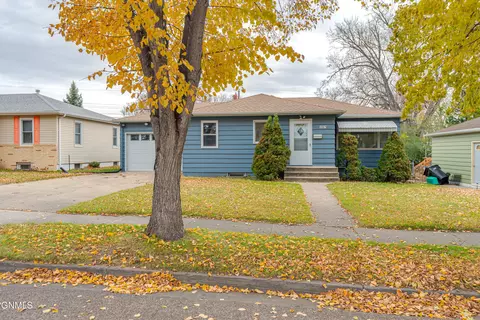 1317 Mohawk St, Bismarck, ND 58501