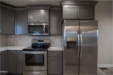 Kitchen - 3451 Calvin Dr, Dickinson, ND 58601 photo 4 of 5