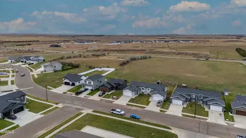 View/Area - 3451 Calvin Dr, Dickinson, ND 58601 photo 1 of 2