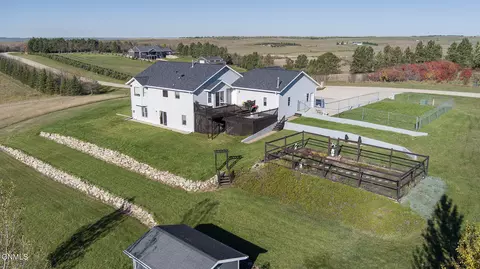 8843 Welle Loop, Bismarck, ND 58503