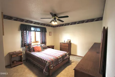 304 Napa Loop, Bismarck, ND 58504 photo 15