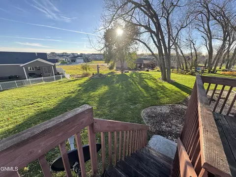 304 Napa Loop, Bismarck, ND 58504 photo 4