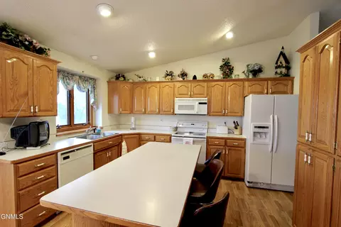 304 Napa Loop, Bismarck, ND 58504 photo 13