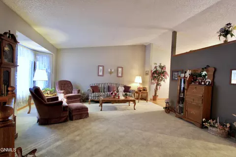 304 Napa Loop, Bismarck, ND 58504 photo 6