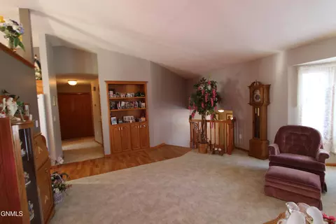 304 Napa Loop, Bismarck, ND 58504 photo 7