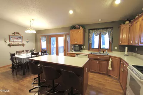 304 Napa Loop, Bismarck, ND 58504 photo 10
