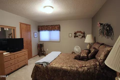 304 Napa Loop, Bismarck, ND 58504 photo 19