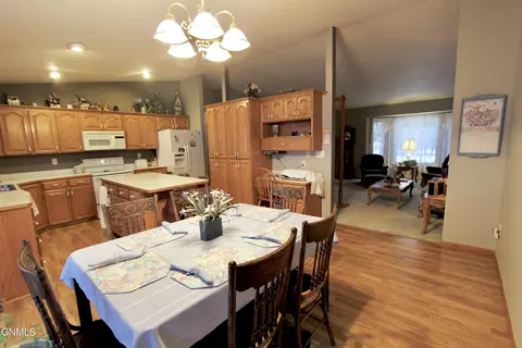 304 Napa Loop, Bismarck, ND 58504 photo 11