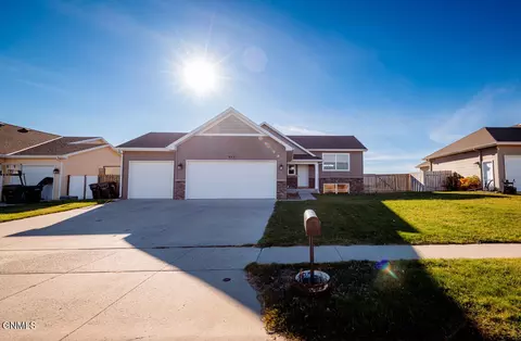 213 27th Ave NE, Watford City, ND 58854