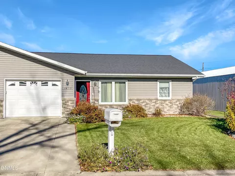 1435 4th St N, Carrington, ND 58421