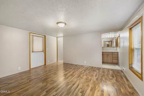 3207 9th Ave E, Williston, ND 58801 photo 23