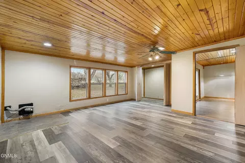 3207 9th Ave E, Williston, ND 58801 photo 31