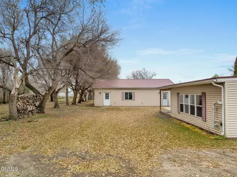 3207 9th Ave E, Williston, ND 58801 photo 9