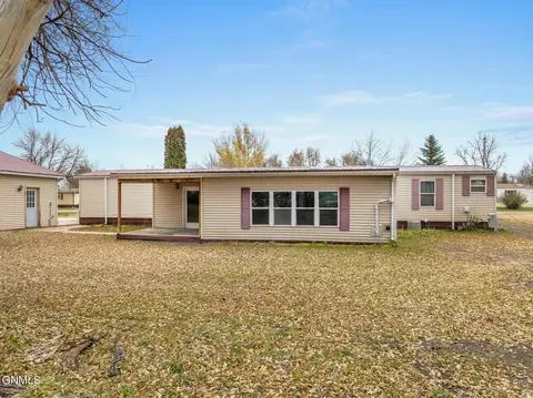 3207 9th Ave E, Williston, ND 58801 photo 7