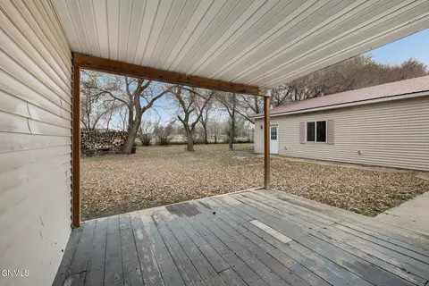 3207 9th Ave E, Williston, ND 58801 photo 8