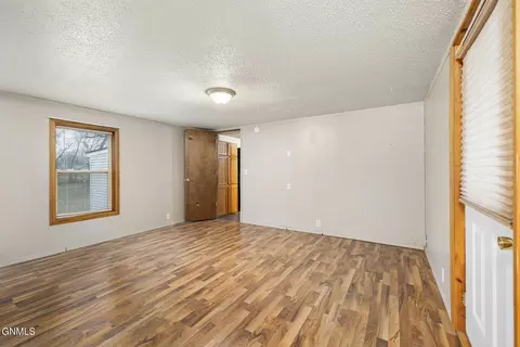3207 9th Ave E, Williston, ND 58801 photo 24