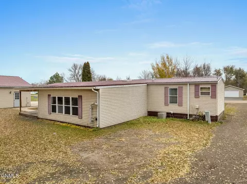 3207 9th Ave E, Williston, ND 58801 photo 6