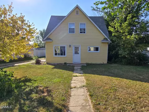 507 2nd Ave NE, Kenmare, ND 58746