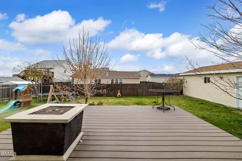 Exterior - 2305 29th St W, Williston, ND 58801 photo 4 of 5