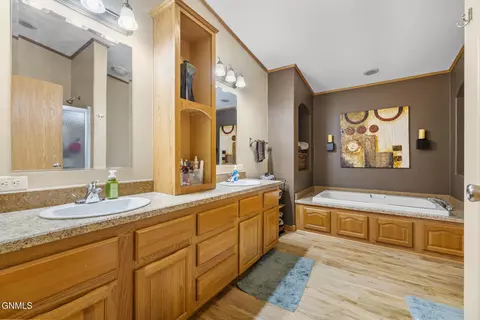 Bath - 2305 29th St W, Williston, ND 58801 photo 1 of 3