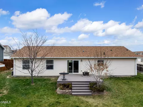 Exterior - 2305 29th St W, Williston, ND 58801 photo 3 of 5